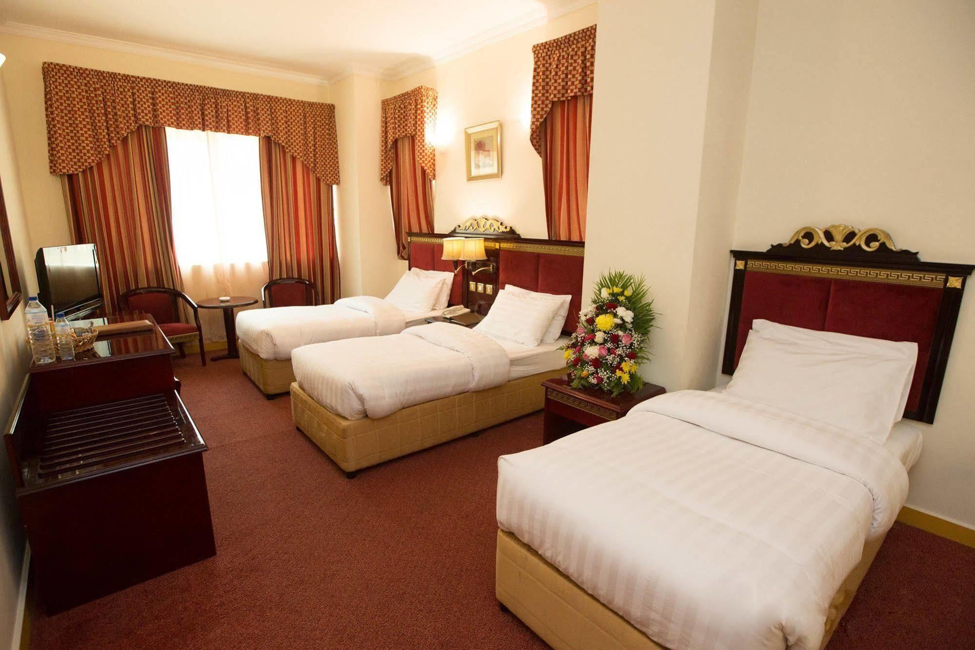 Comfort Inn Hotel Deira Dubai Exteriör bild